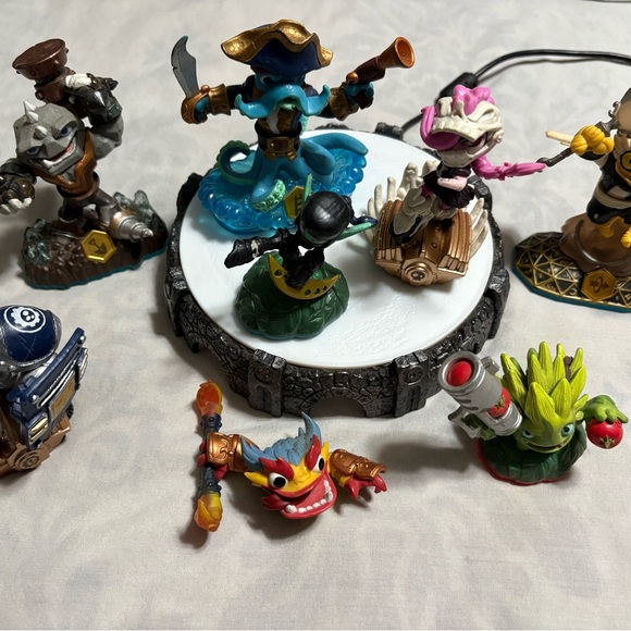 skylanders Other - PS3 portal with skylanders 8 of them